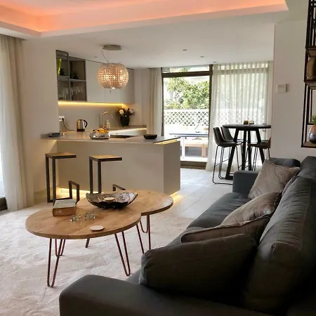 Luxury In La Isla, Walking Distance To Puerto Banus Apartment *