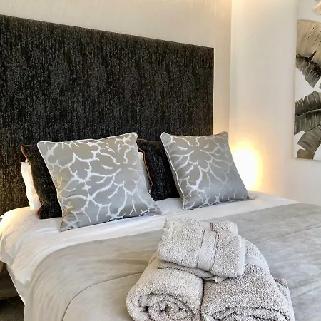 Apartment Luxury In La Isla, Walking Distance To Puerto Banus