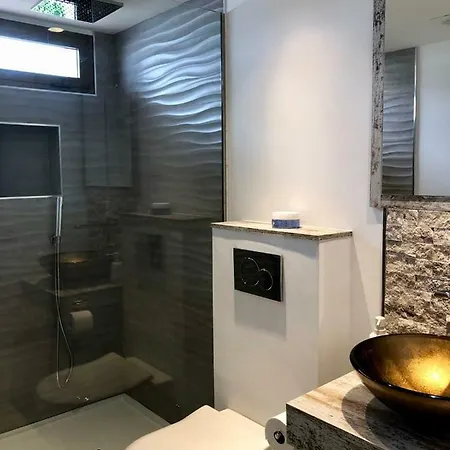 Luxury In La Isla, Walking Distance To Puerto Banus Apartment *