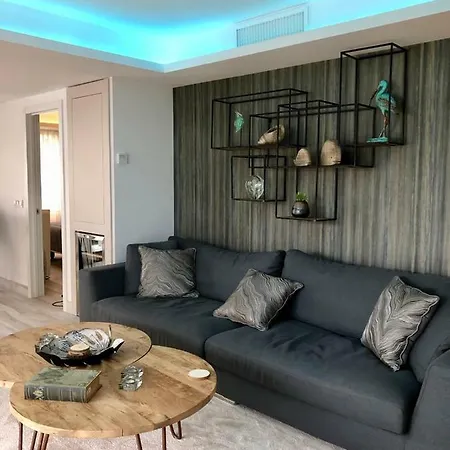 Luxury In La Isla, Walking Distance To Puerto Banus Apartment