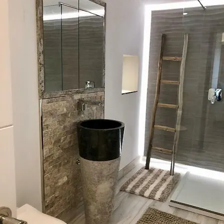 Luxury In La Isla, Walking Distance To Puerto Banus Apartment
