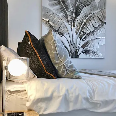 Luxury In La Isla, Walking Distance To Puerto Banus Marbella